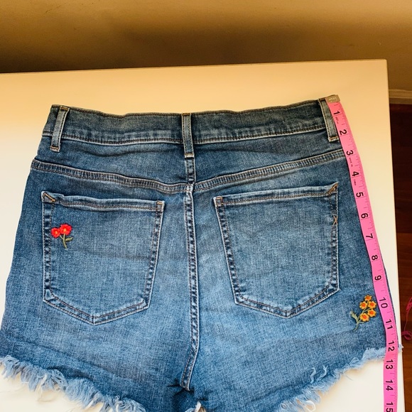 Express Jean shorts with embroidery  size 4 - Picture 5 of 14